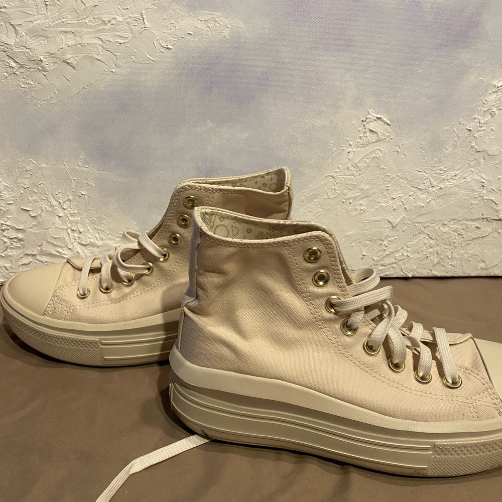 Off white/cream converse move with gold accents